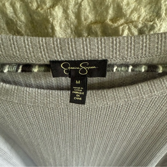Jessica Simpson Ribbed Gray Top Medium Rouched Sleeve - Picture 2 of 8